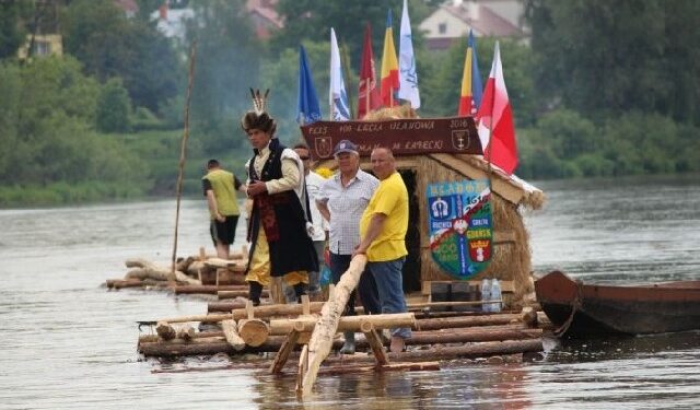 Ulanów: Tratwa ruszyła do Gdańska.