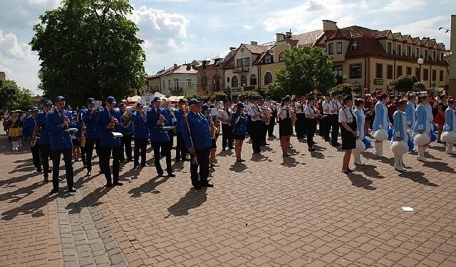 Tarnobrzeg: Parada orkiestr dętych