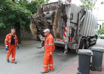 Mielec: Wielkie czyszczenie pojemników na odpady.