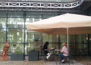 Stalowa Wola: Wystartowała letnia czytelnia 'Pod parasolem