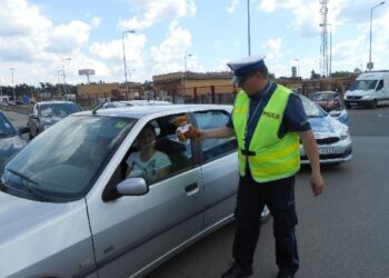 Stalowa Wola: Mobilny patrol sprawdzał bezpieczeństwo przewożenia dzieci.