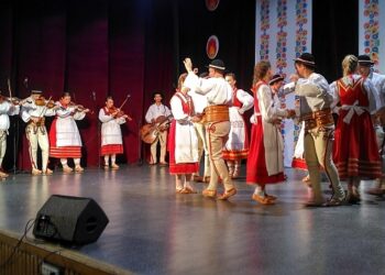 Baranów Sandomierski: Ludzie z pasją i dziecko w folklorze na dniach miasta