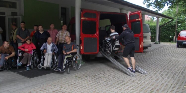 Tarnobrzeg. Trzy tysiące dla warsztatów terapii zajęciowej od stowarzyszenia kibiców.