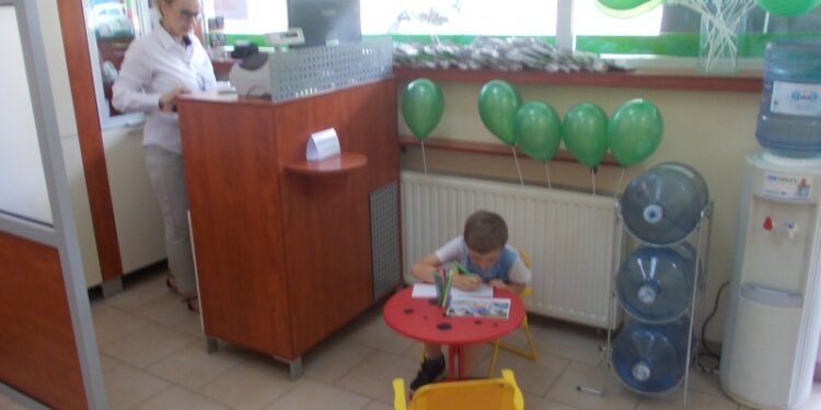 Tarnobrzeg. Bezpłatne badania słuchu dla mam z dziećmi.