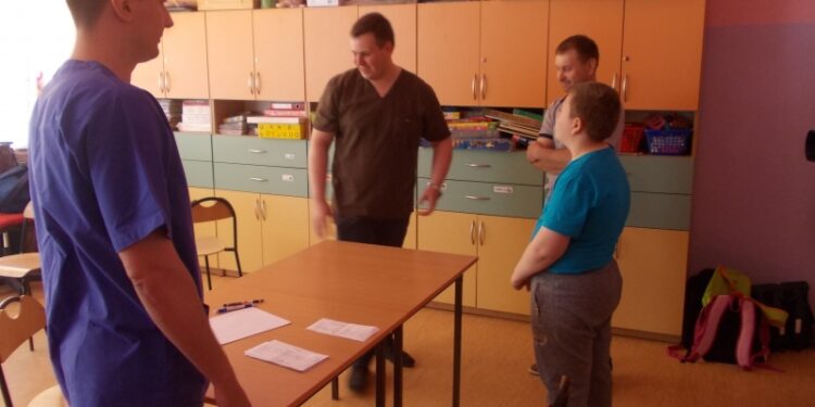 Tarnobrzeg. Zbadali postawę dzieci niepełnosprawnych.