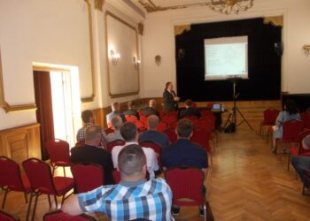 Tarnobrzeg. Spotkanie na temat barier w dostępie do Internetu.