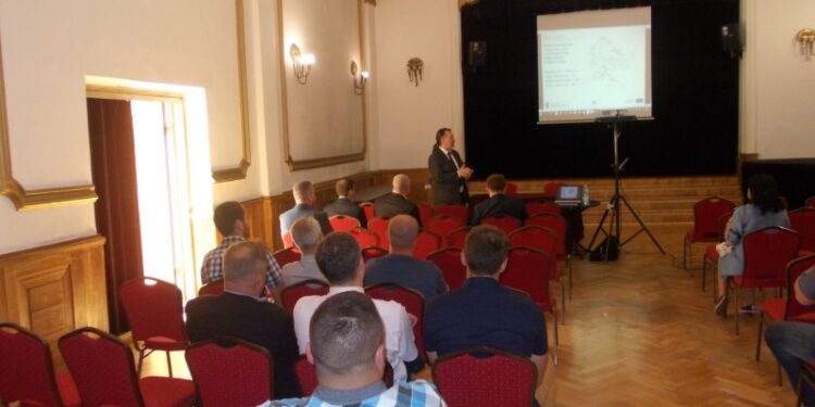 Tarnobrzeg. Spotkanie na temat barier w dostępie do Internetu.