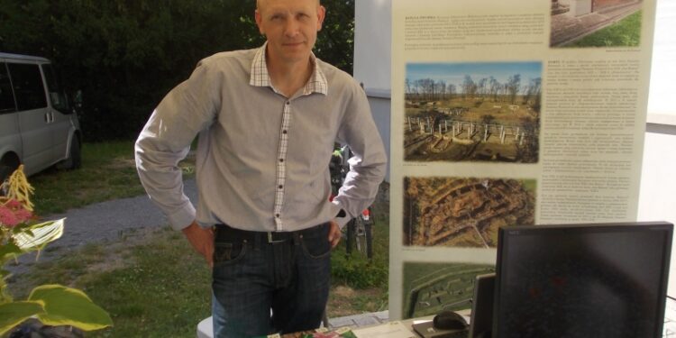 Tarnobrzeg. Tłumy  na III Dzikowskim Festiwalu Nalewek.