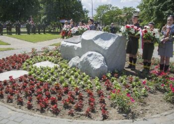 Stalowa Wola: Łazowski i Matulewicz upamiętnieni na rozwadowskim rynku