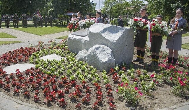 Stalowa Wola: Łazowski i Matulewicz upamiętnieni na rozwadowskim rynku