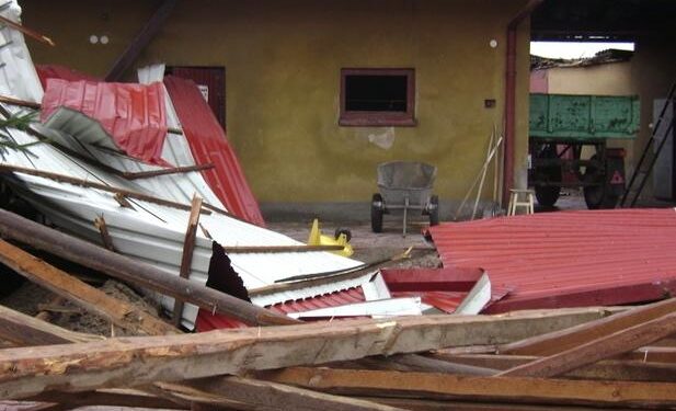 Podkarpacie: Trwa usuwanie skutków dzisiejszej wichury.