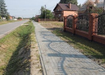 Mielec: Samorząd powiatowy buduje kolejne chodniki