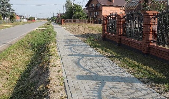 Mielec: Samorząd powiatowy buduje kolejne chodniki