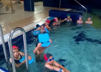 Radomyśl Wielki: Dzieci uczą się pływać