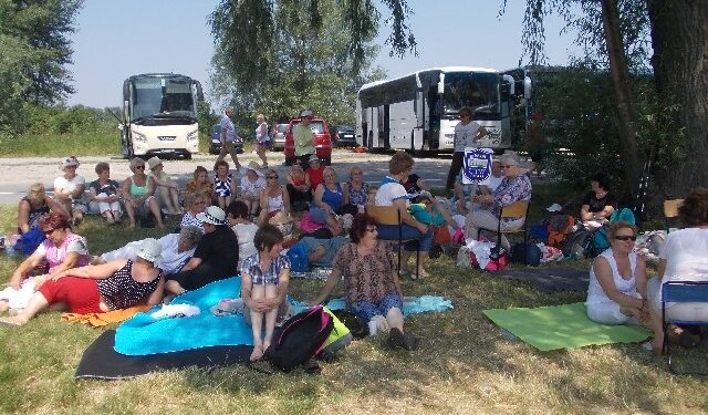 Tarnobrzeg. Seniorzy na pikniku.