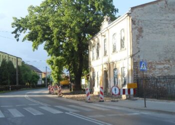 Stalowa Wola: Na rozwadowskiej remontują chodnik