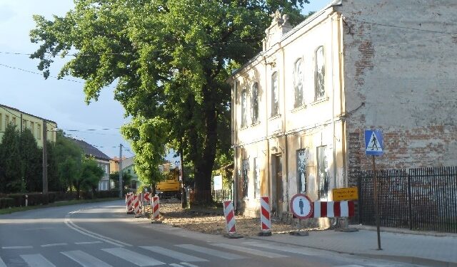 Stalowa Wola: Na rozwadowskiej remontują chodnik