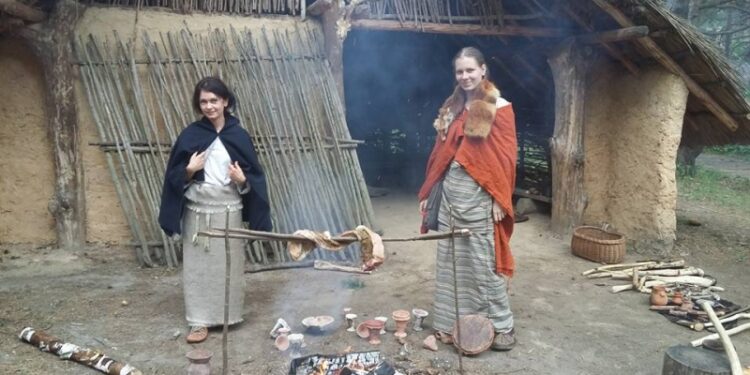 Krzemionki: V Krzemionkowskie Spotkania z Epoką Kamienia.