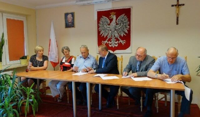 Tuszów Narodowy: Co z budynkiem po byłej szkole  w Dębiakach