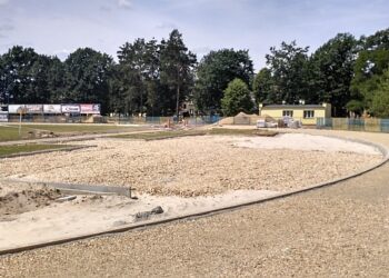 Nowa Dęba: Powstaje stadion lekkoatletyczny