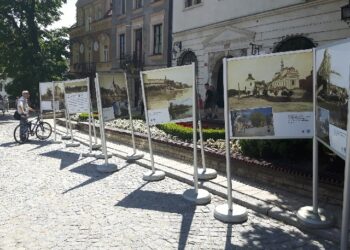 Sandomierz: Fotograficzna wystawa na Rynku