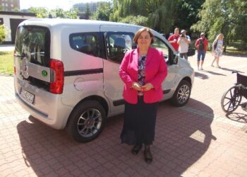 Tarnobrzeg. 22-letni samochód zamienili na auto spod igły.