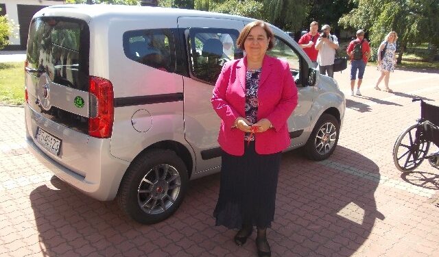 Tarnobrzeg. 22-letni samochód zamienili na auto spod igły.