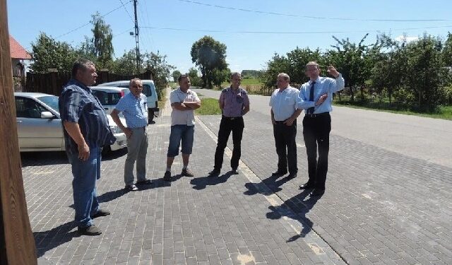 Mielec: Bezpieczniej przy drogach powiatowych. Kolejne chodniki gotowe