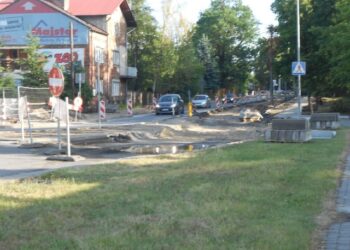 Stalowa Wola: Na Klasztornej położą nawierzchnię na wyremontowanym pasie