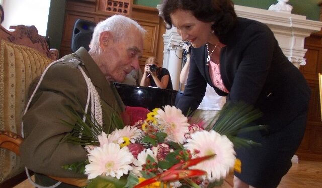 Tarnobrzeg. 100 urodziny kapitana Władysława Szpyta.