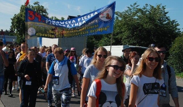 Janów Lubelski: Pielgrzymi wyruszyli na Jasną Górę.