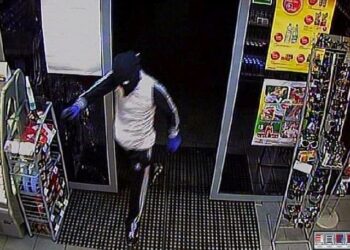 Stalowa Wola: Policja poszukuje sprawcy napadu na stacji paliw