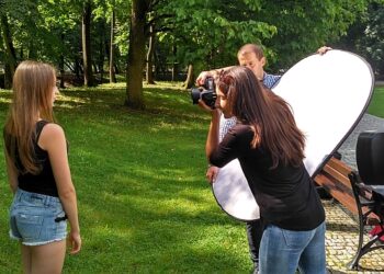 Tarnobrzeg: Kandydatki do tytułu Miss Jeziora Tarnobrzeskiego po sesji zdjęciowej