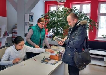 Dębica: książka na telefon