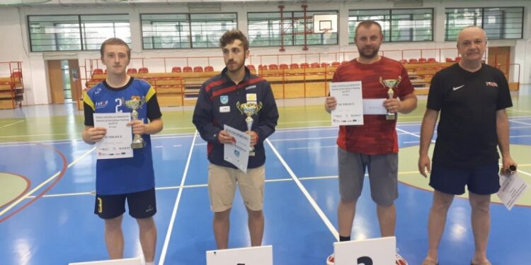 Tarnobrzeg. Jakub Łoch na najwyższym miejscu podium.