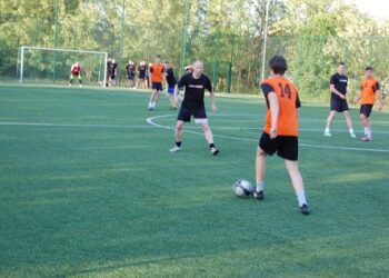 Tarnobrzeg. Nadwiślańska Liga Piłkarska przed 10 kolejką.