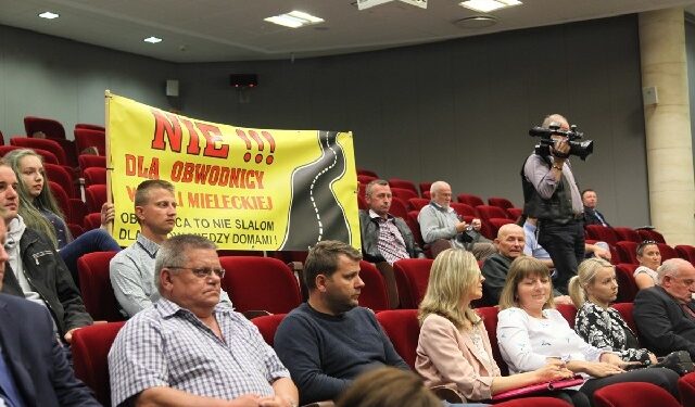 Mielec:  Mieszkańcy Woli Mieleckiej u marszałka