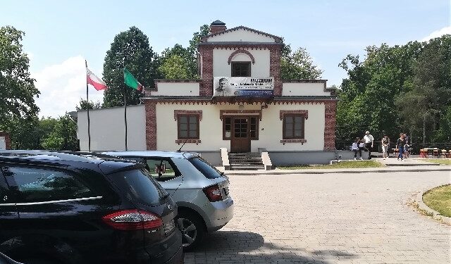 Huta Komorowska: Znaleziska u Kozłowieckich.