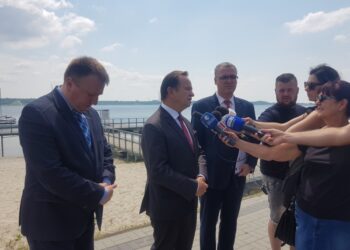 Tarnobrzeg. Wyjazdowe posiedzenie Zarządu Województwa Podkarpackiego nad Jeziorem Tarnobrzeskim.