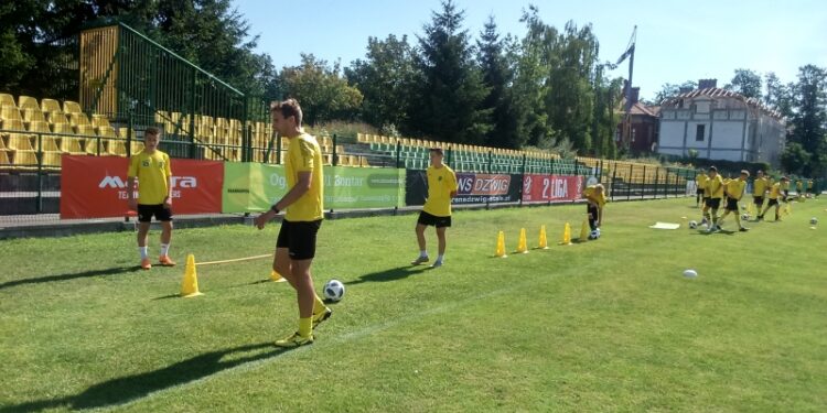 Tarnobrzeg. Piłkarze Siarki ćwiczą przed sezonem. W sobotę dwa sparingi.
