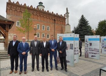 Sandomierz: Od Huty Szkła Okiennego do NSG