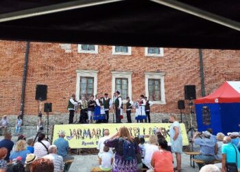 Sandomierz: Wystawcy, muzyka, rycerstwo.