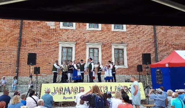 Sandomierz: Wystawcy, muzyka, rycerstwo.