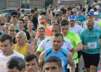 Stalowa Wola: Stalowa Dycha w strugach deszczu.