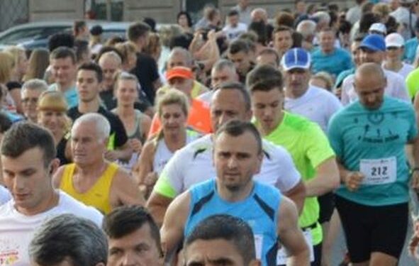 Stalowa Wola: Stalowa Dycha w strugach deszczu.