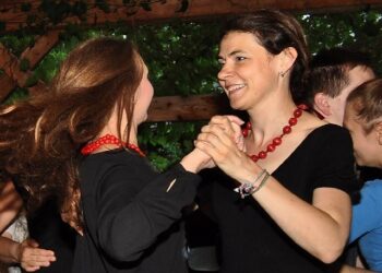 Kolbuszowa: Potańcówka na skansenie.