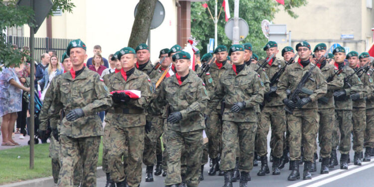 Stalowa Wola: Uczcili Święto Wojska Polskiego