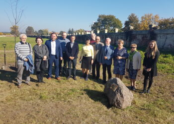 Tarnobrzeg. 40 drzew na czterdziestolecie Ligii Ochrony Przyrody.