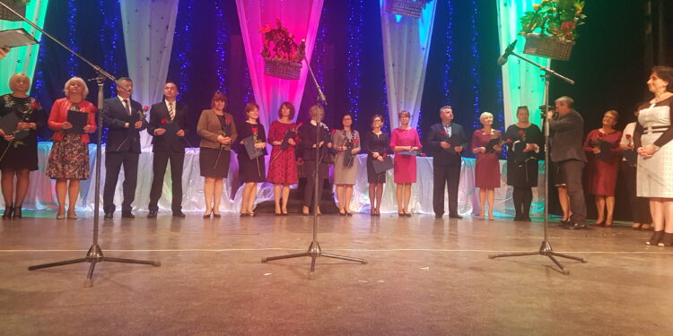 Tarnobrzeg. Uroczyste obchody Dnia Edukacji Narodowej.