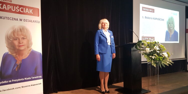 Tarnobrzeg. Bożena Kapuściak z komitetu DLA ZGODY I ROZWOJU TARNOBRZEGA. Kandydatka na prezydenta miasta.